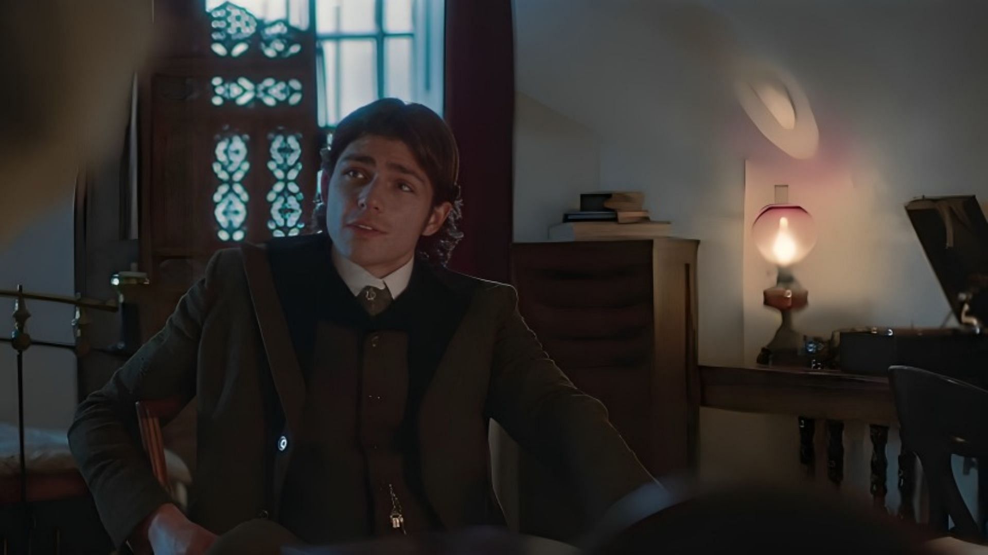 Dan Moriarty as seen in Sherlock & Daughter season 1 episode 7 (Image via The CW)